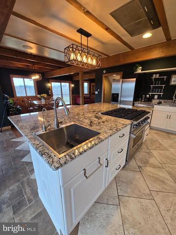 1310 HEX HWY, Hamburg, PA 19526