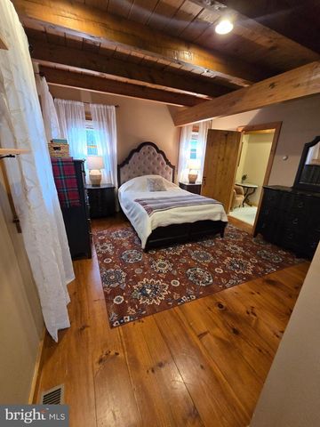 1310 HEX HWY, Hamburg, PA 19526