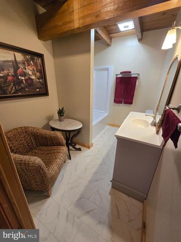 1310 HEX HWY, Hamburg, PA 19526