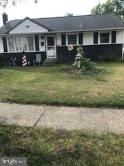 219 N 2ND ST, National Park, NJ 08063