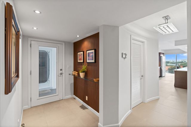 3050 NE 47th Court 402, Fort Lauderdale, FL 33308