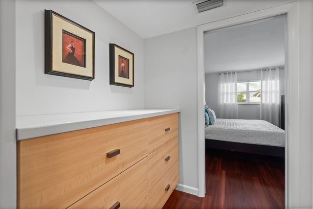 3050 NE 47th Court 402, Fort Lauderdale, FL 33308