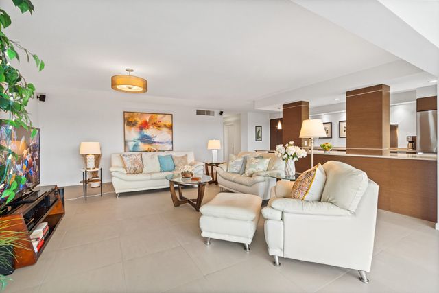 3050 NE 47th Court 402, Fort Lauderdale, FL 33308