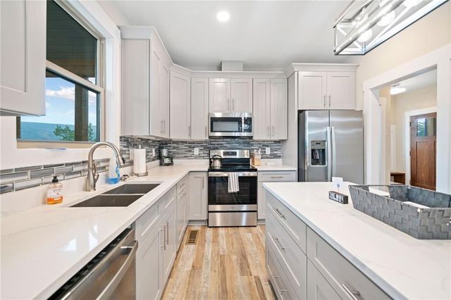 102 Moose Loop, Waleska, GA 30183