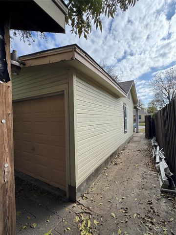 3912 Valentine Street, Fort Worth, TX 76107