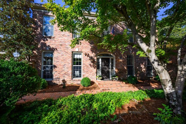619 Woodleigh Dr, Nashville, TN 37215