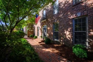 619 Woodleigh Dr, Nashville, TN 37215