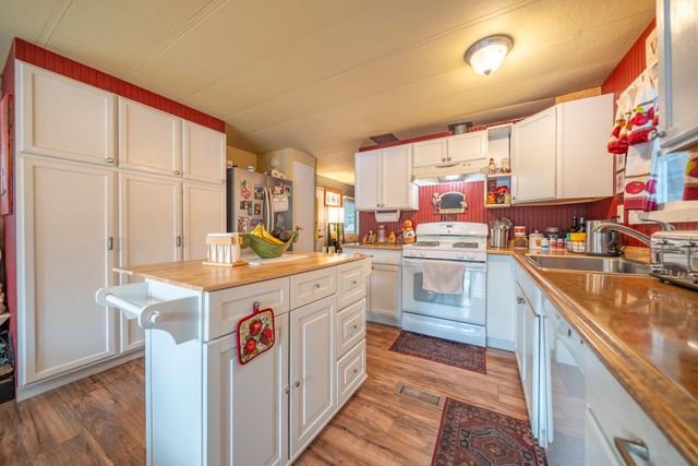 1187 Mountain Shadows Boulevard, 162, Redding, CA 96003