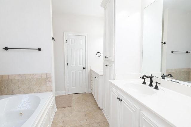 156 Lake Howard Avenue, Thibodaux, LA 70301