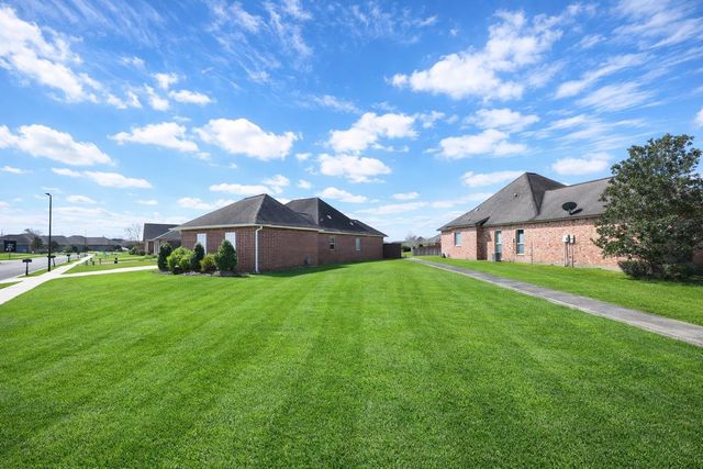 156 Lake Howard Avenue, Thibodaux, LA 70301