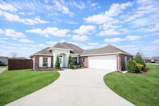156 Lake Howard Avenue, Thibodaux, LA 70301