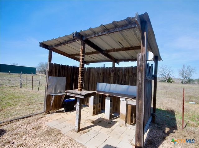 4850 Burke Road, Flatonia, TX 78941
