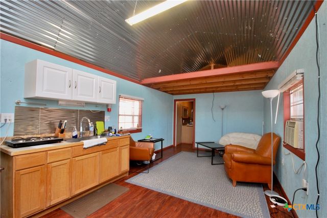 4850 Burke Road, Flatonia, TX 78941