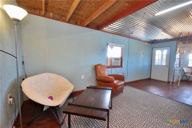 4850 Burke Road, Flatonia, TX 78941