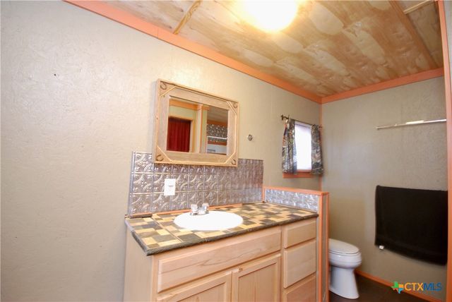 4850 Burke Road, Flatonia, TX 78941