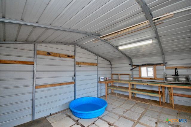 4850 Burke Road, Flatonia, TX 78941