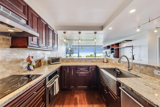 1850 N CLARK Street 1205, Chicago, IL 60614
