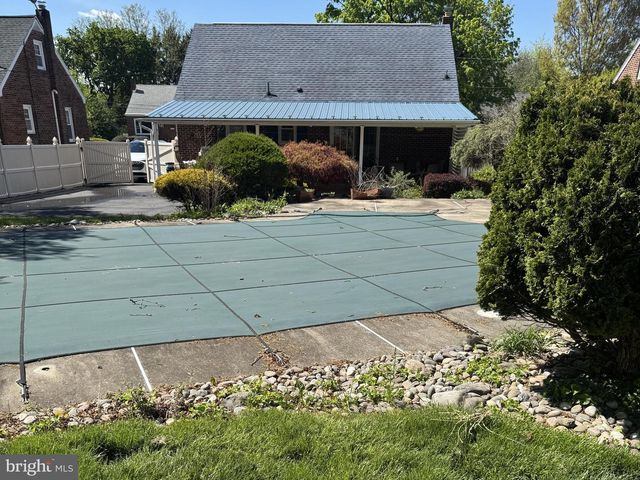 27 WOODLAND RD, Reading, PA 19610