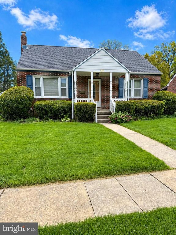 27 WOODLAND RD, Reading, PA 19610