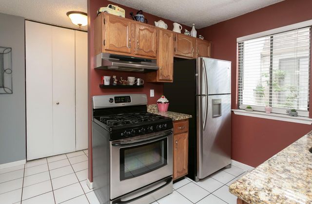 99 Park Gate Drive, Edison, NJ 08820