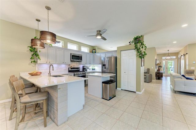 12211 WINDING WOODS WAY, Lakewood Ranch, FL 34202