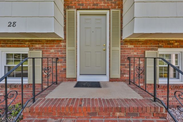 28 Scott Dr, Hillsborough Twp., NJ 08844