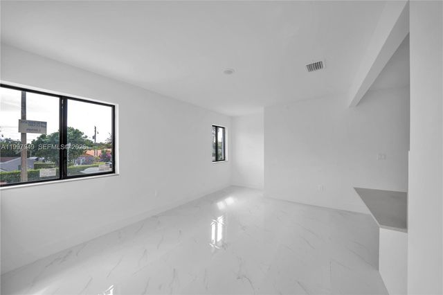 450 Beacom Boulevard, Miami, FL 33135