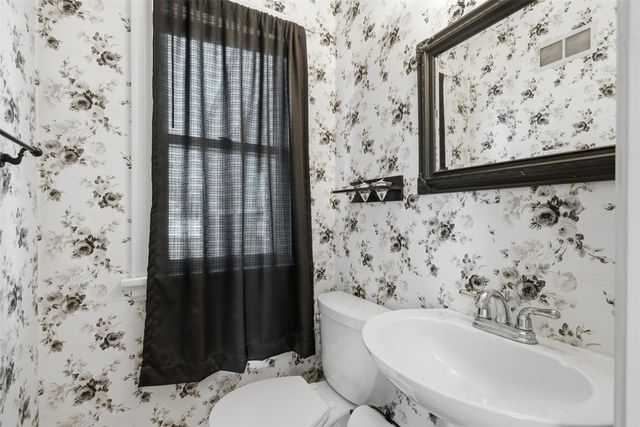 132 38th Street NE, Cedar Rapids, IA 52402