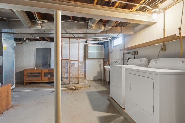 132 38th Street NE, Cedar Rapids, IA 52402