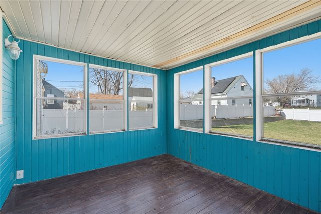 132 38th Street NE, Cedar Rapids, IA 52402