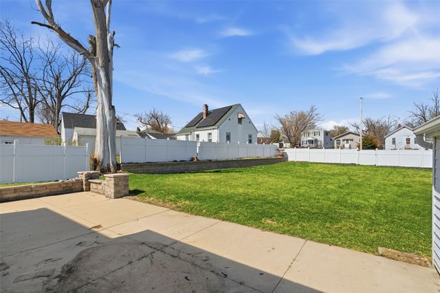 132 38th Street NE, Cedar Rapids, IA 52402