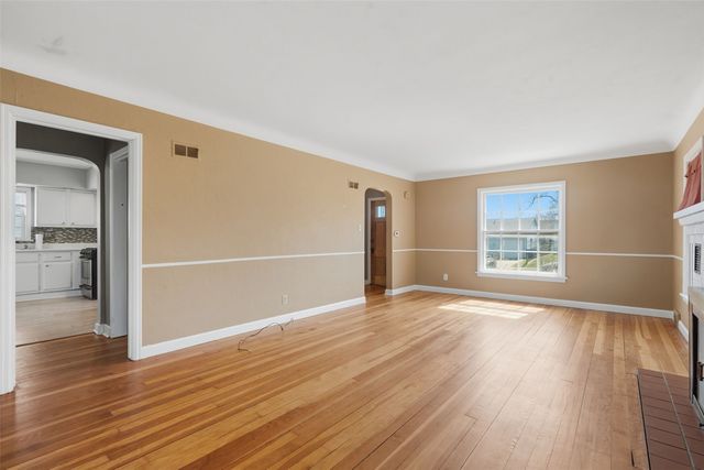 132 38th Street NE, Cedar Rapids, IA 52402