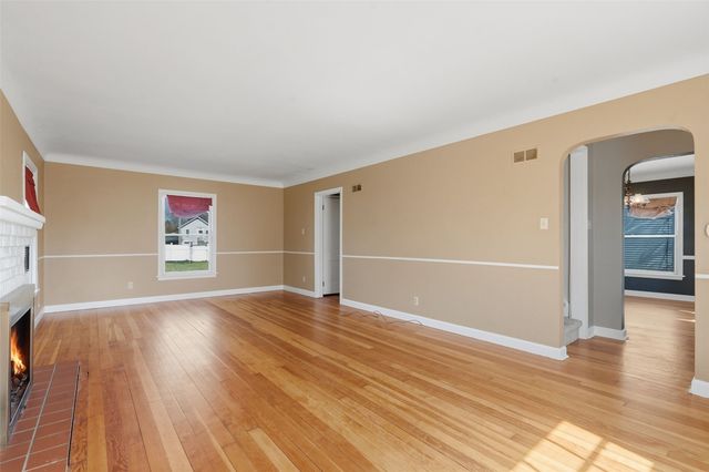 132 38th Street NE, Cedar Rapids, IA 52402