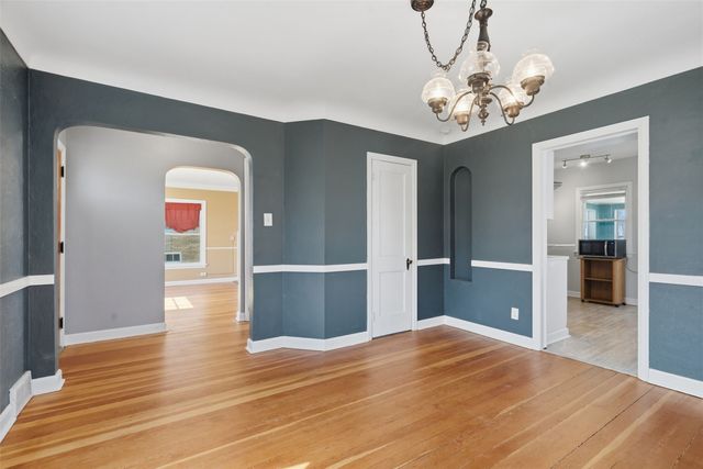 132 38th Street NE, Cedar Rapids, IA 52402