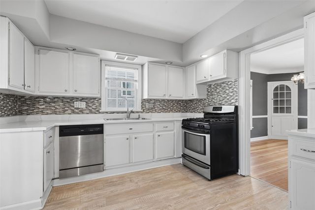 132 38th Street NE, Cedar Rapids, IA 52402