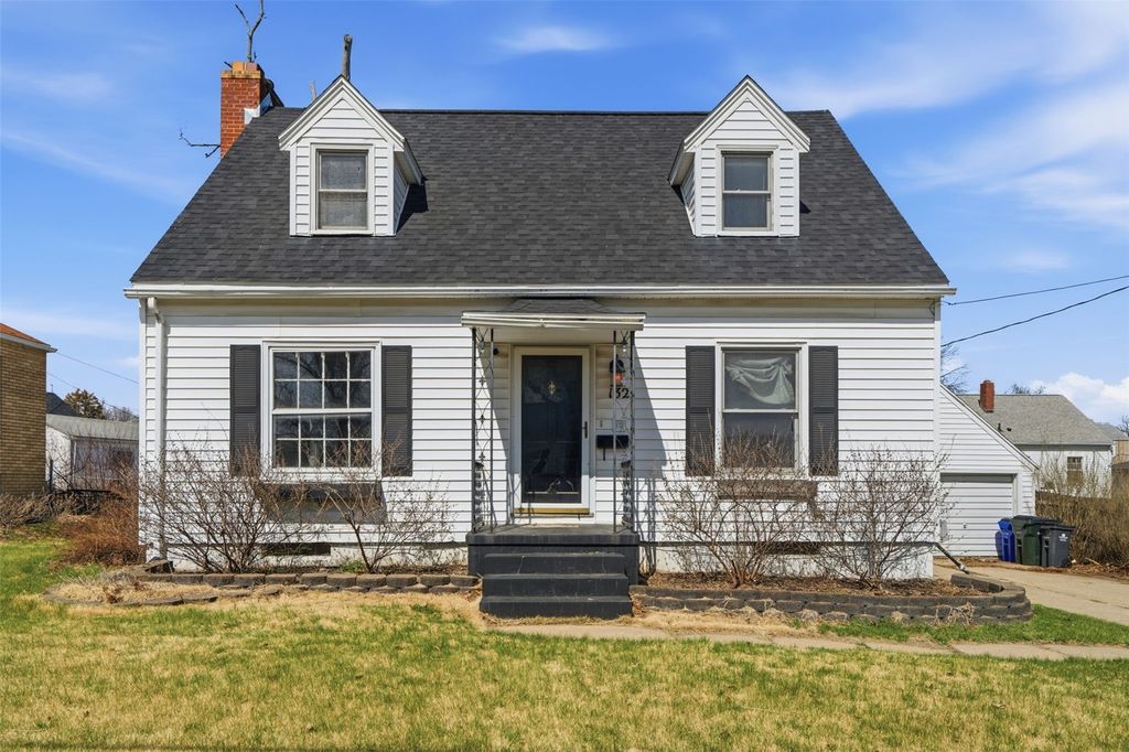 132 38th Street NE, Cedar Rapids, IA 52402