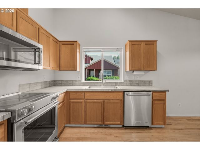 1353 Ne 86TH Ct, Hillsboro, OR 97006