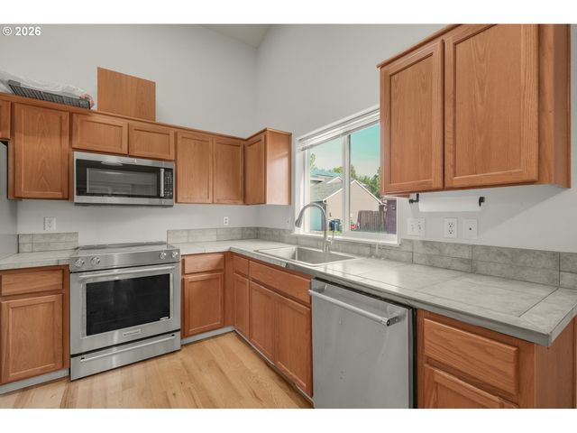 1353 Ne 86TH Ct, Hillsboro, OR 97006