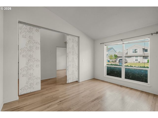 1353 Ne 86TH Ct, Hillsboro, OR 97006