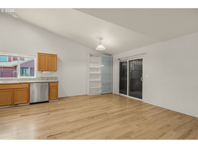 1353 Ne 86TH Ct, Hillsboro, OR 97006