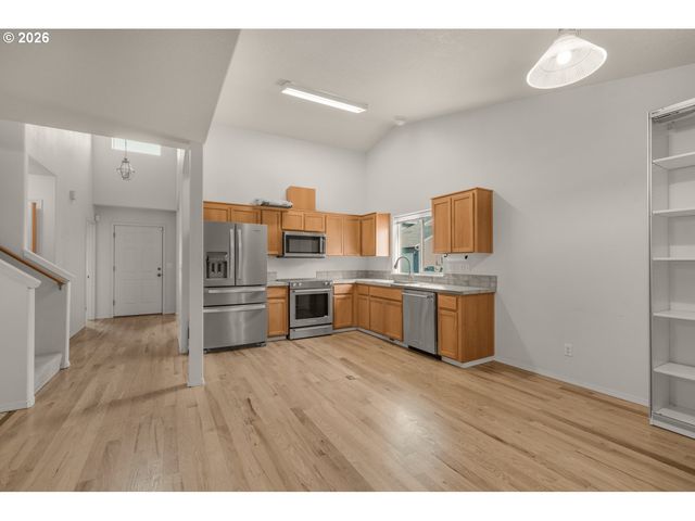 1353 Ne 86TH Ct, Hillsboro, OR 97006