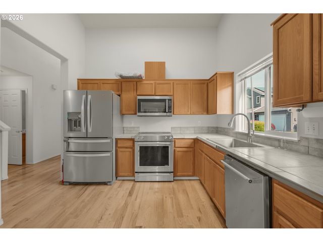 1353 Ne 86TH Ct, Hillsboro, OR 97006