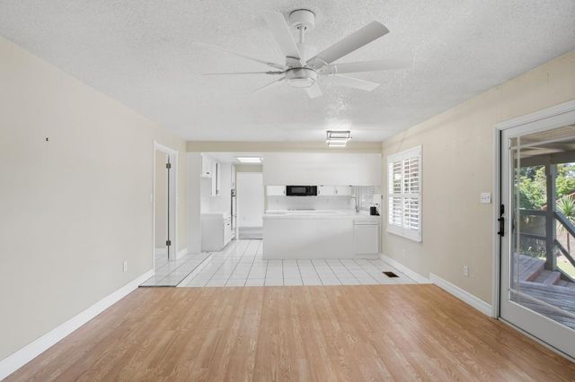 6701 Arrowwood Dr, Riverbank, CA 95367