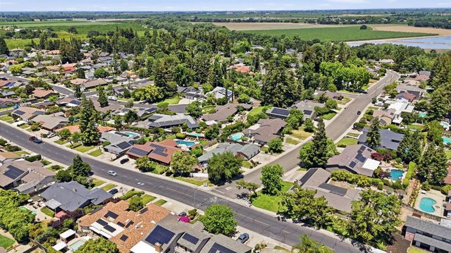 6701 Arrowwood Dr, Riverbank, CA 95367