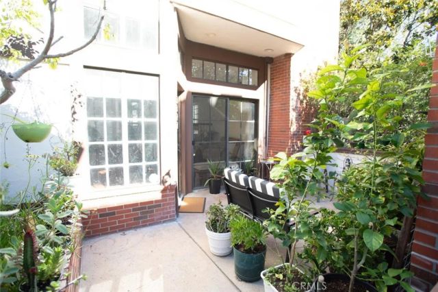 5327 Wilkinson Avenue 6, Valley Village, CA 91607