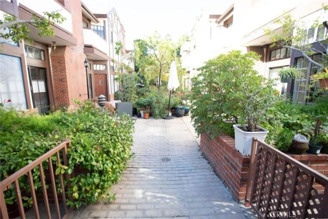 5327 Wilkinson Avenue 6, Valley Village, CA 91607