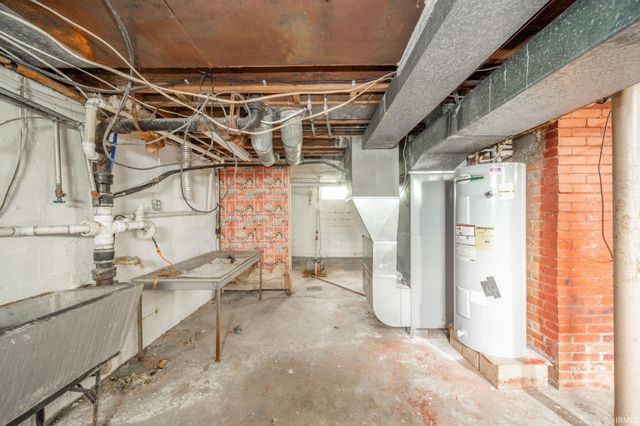 239 W 38Th Street, Anderson, IN 46013