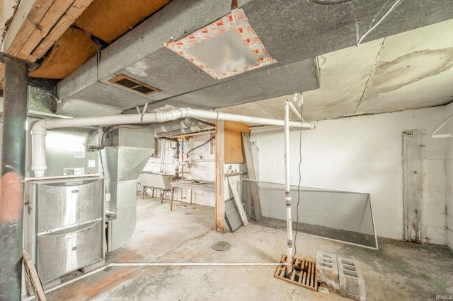 239 W 38Th Street, Anderson, IN 46013