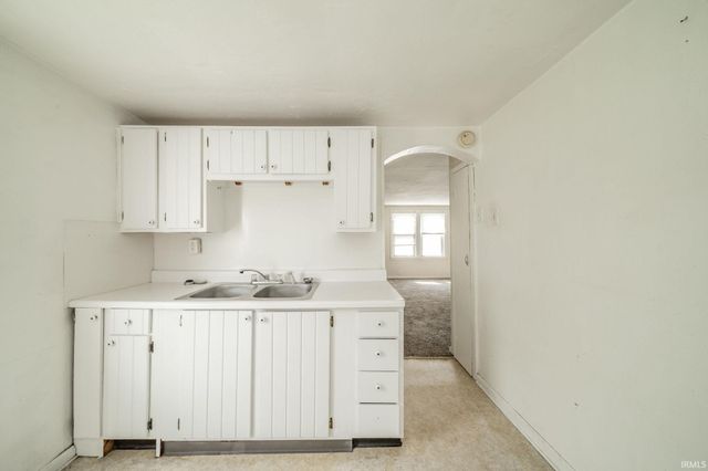 239 W 38Th Street, Anderson, IN 46013