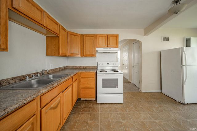 239 W 38Th Street, Anderson, IN 46013